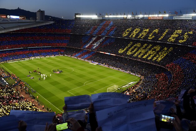 BARCELONA, SPAIN - APRIL 02:  Fans unveil a mosaic tribute to the former FC Barcelona player and manager, Johan Cruyff as the players shake hands before the La Liga match between FC Barcelona and Real Madrid CF at Camp Nou on April 2, 2016 in Barcelona, Spain.  (Photo by Alex Caparros/Getty Images)