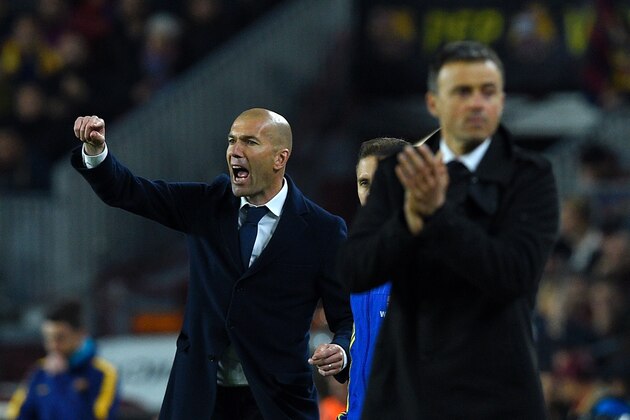 Real Madrid's French coach Zinedine Zidane (L) gives instructions to players during the Spanish league 'Clasico' football match FC Barcelona vs Real Madrid CF at the Camp Nou stadium in Barcelona on April 2, 2016. / AFP / LLUIS GENE        (Photo credit should read LLUIS GENE/AFP/Getty Images)