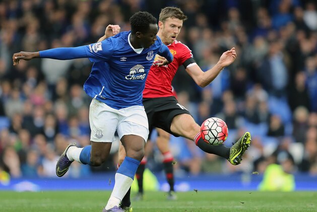 LIVERPOOL, ENGLAND - OCTOBER 17:  Romelu Lukaku of Everton and Michael Carrick of Manchester United during the Barclays Premier League match between Everton and Manchester United at Goodison Park on October 17, 2015 in Liverpool, England.  (Photo by James Baylis - AMA/Getty Images)