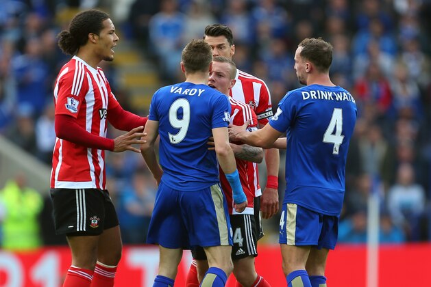 LEICESTER, ENGLAND - APRIL 03: Tempers flare between Jamie Vardy of Leicester City and Jordy Clasie and Graziano Pelle of Southampton during the Barclays Premier League match between Leicester City and Southampton at The King Power Stadium on April 3, 2016 in Leicester, England. (Photo by Catherine Ivill - AMA/Getty Images)