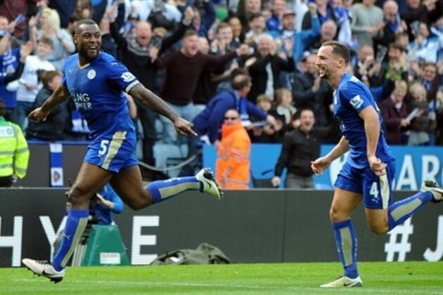 Leicester’s Wes Morgan, left, celebrates after scoring with teammate Daniel Drinkwater during the English Premier League soccer match between Leicester City and Southampton at the King Power Stadium in Leicester, England, Sunday, April 3, 2016. (AP Photo/Rui Vieira)