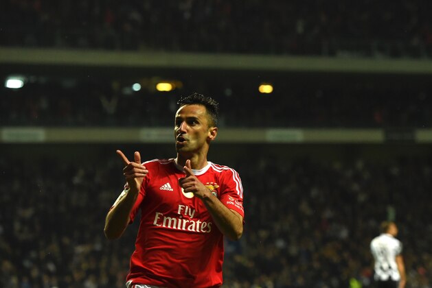 Benfica's Brazilian forward Jonas during the Portuguese celebrates after scoring during the Portuguese league football match Boavista vs SL Benfica at the Estadio do Bessa Seculo XXI in Porto on March 20, 2016. / AFP / FRANCISCO LEONG        (Photo credit should read FRANCISCO LEONG/AFP/Getty Images)