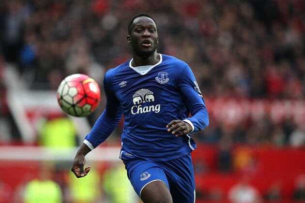 MANCHESTER, ENGLAND - APRIL 03:  Romelu Lukaku of Everton in action during the Barclays Premier League match between Manchester United and Everton at Old Trafford on April 3, 2016 in Manchester, England.  (Photo by Matthew Ashton - AMA/Getty Images)