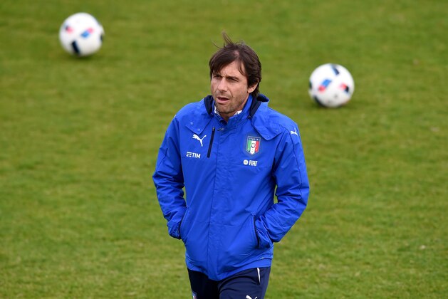 FLORENCE, ITALY - MARCH 27: Head Coach Antonio Conte looks on during the Italy training session at the club's training ground at Coverciano on March 27, 2016 in Florence, Italy. (Photo by Claudio Villa/Getty Images) FLORENCE, ITALY - MARCH 27: Head Coach Antonio Conte looks on during the Italy training session at the club's training ground at Coverciano on March 27, 2016 in Florence, Italy. (Photo by Claudio Villa/Getty Images)