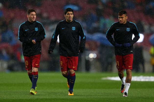 BARCELONA, SPAIN - MARCH 16:  Lionel Messi, Luis Suarez and Neymar of FC Barcelona warm up before the UEFA Champions League match between FC Barcelona and Arsenal at Camp Nou on March 16, 2016 in Barcelona, Spain.  (Photo by Catherine Ivill - AMA/Getty Images)