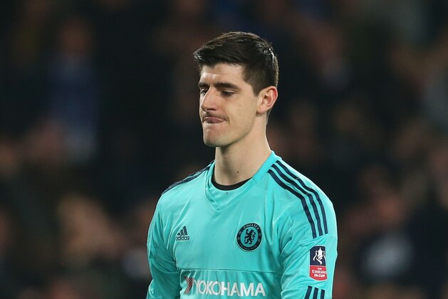 LIVERPOOL, ENGLAND - MARCH 12: Thibaut Courtois of Chelsea reacts after conceding the second goal during the Emirates FA Cup sixth round match between Everton and Chelsea at Goodison Park on March 12, 2016 in Liverpool, England.  (Photo by Chris Brunskill/Getty Images)