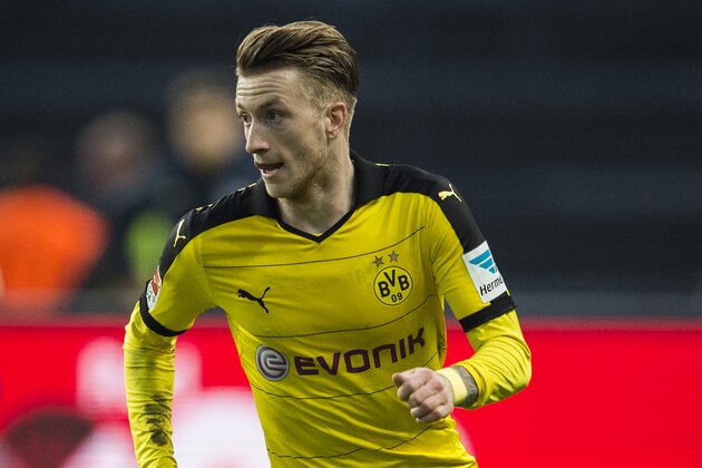 Dortmund's striker Marco Reus runs with the ball during the German first division Bundesliga football match, Hertha Berlin v Borussia Dortmund, at the Olympic stadium in Berlin on February 6, 2016.  / AFP / ODD ANDERSEN / RESTRICTIONS: DURING MATCH TIME: DFL RULES TO LIMIT THE ONLINE USAGE TO 15 PICTURES PER MATCH AND FORBID IMAGE SEQUENCES TO SIMULATE VIDEO. == RESTRICTED TO EDITORIAL USE == FOR FURTHER QUERIES PLEASE CONTACT DFL DIRECTLY AT + 49 69 650050
        (Photo credit should read ODD ANDERSEN/AFP/Getty Images)