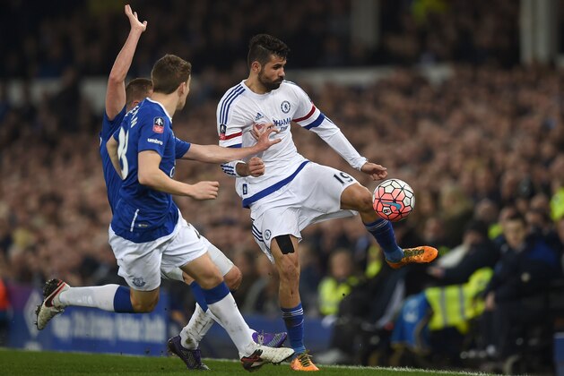 Chelsea's Brazilian-born Spanish striker Diego Costa (R) vies with Everton's Irish defender Seamus Coleman and Everton's Scottish-born Irish midfielder James McCarthy (L) during the English FA cup quarter-final football match between Everton and Chelsea at Goodison Park in Liverpool, north west England on March 12, 2016. / AFP / Paul ELLIS / RESTRICTED TO EDITORIAL USE. No use with unauthorized audio, video, data, fixture lists, club/league logos or 'live' services. Online in-match use limited to 75 images, no video emulation. No use in betting, games or single club/league/player publications.  /         (Photo credit should read PAUL ELLIS/AFP/Getty Images)