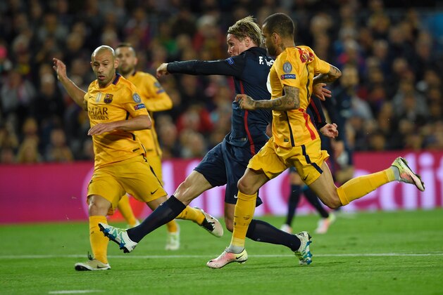 Atletico Madrid's forward Fernando Torres (C) scores during the UEFA Champions League quarter finals first leg football match FC Barcelona vs Atletico de Madrid at the Camp Nou stadium in Barcelona on April 5, 2016. / AFP / LLUIS GENE        (Photo credit should read LLUIS GENE/AFP/Getty Images)