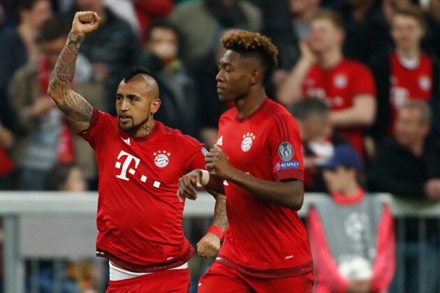 Bayern Munich's Chilean midfielder Arturo Vidal (L) celebrates scoring the opening goal with his Austrian team-mate midfielder David Alaba during the Champions League quarter-final, first-leg football match between Bayern Munich and Benfica Lisbon in Munich, southern Germany, on April 5, 2016. / AFP / ODD ANDERSEN        (Photo credit should read ODD ANDERSEN/AFP/Getty Images)