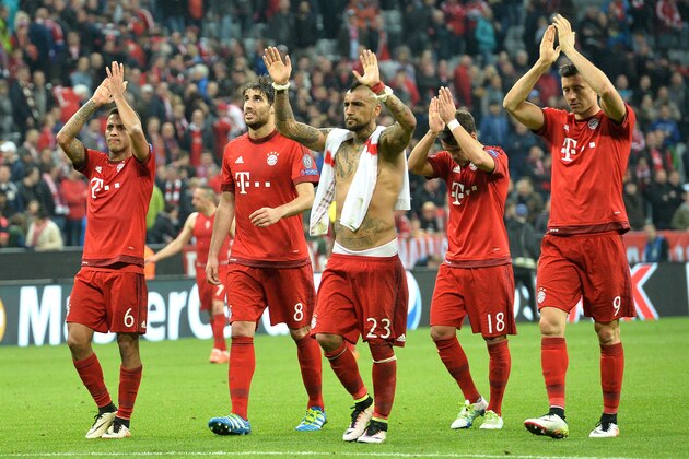 Bayern's Arturo Vidal, centre, celebrates with team mates at the end of the Champions League quarterfinal first leg soccer match between FC Bayern Munich and Benfica Lisbon at the Allianz Arena in Munich, southern Germany, Tuesday, April 5, 2016. FC Bayern Munich won the match 1-0.(AP Photo/Kerstin Joensson)
