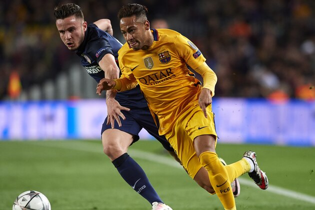 BARCELONA, SPAIN - APRIL 05:  Neymar JR (R) of Barcelona competes for the ball with Saul Niguez of Atletico de Madrid during the UEFA Champions League Quarter Final first leg match between FC Barcelona and Atletico de Madrid at Camp Nou on April 5, 2016 in Barcelona, Spain.  (Photo by Manuel Queimadelos Alonso/Getty Images)