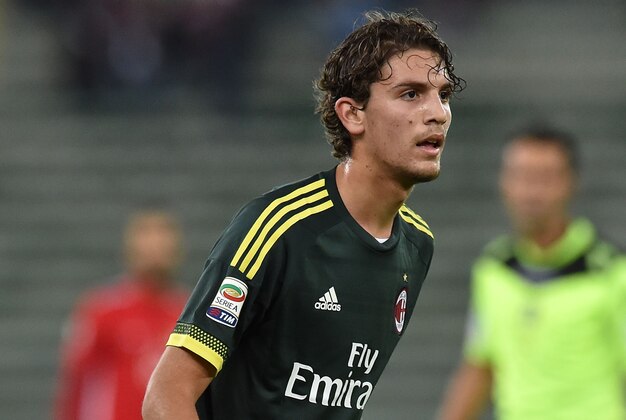 BARI, ITALY - NOVEMBER 24: Manuel Locatelli of AC Milan in action during a tornemnt between FC Internazionale, AC Milan and AS Bari at Stadio San Nicola on November 24, 2015 in Bari, Italy.  (Photo by Giuseppe Bellini/Getty Images)
