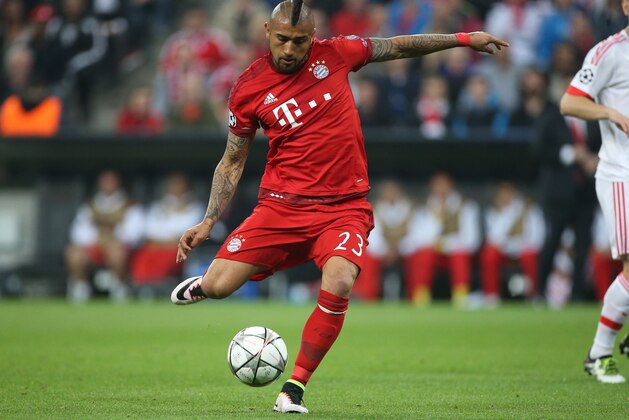MUNICH, GERMANY - APRIL 5: Arturo Vidal of Bayern Muenchen in action during the UEFA Champions League quarter final first leg match between FC Bayern Muenchen (Bayern Munich) and SL Benfica Lisbon at Allianz Arena on April 5, 2016 in Munich, Germany. (Photo by Jean Catuffe/Getty Images)
