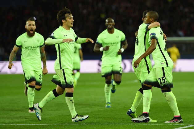 PARIS, FRANCE - APRIL 06:  Fernandinho (1st R) of Manchester City celebrates scoring his team's second goal with his team mates during the UEFA Champions League Quarter Final First Leg match between Paris Saint-Germain and Manchester City at Parc des Princes on April 6, 2016 in Paris, France.  (Photo by Shaun Botterill/Getty Images)