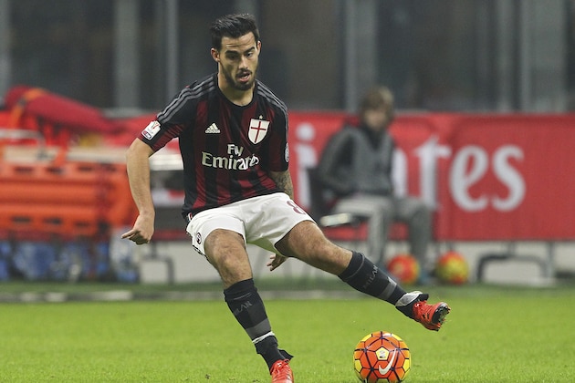 MILAN, ITALY - DECEMBER 01:  Jesus Joaquin Fernandez Saenz Suso of AC Milan in action during the TIM Cup match between AC Milan and FC Crotone at Stadio Giuseppe Meazza on December 1, 2015 in Milan, Italy.  (Photo by Marco Luzzani/Getty Images)