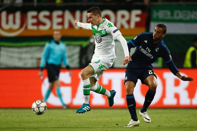 Wolfsburg's midfielder Julian Draxler (L) and Real Madrid's Brazilian defender Danilo vie for the ball during the UEFA Champions League quarter-final, first-leg football match between VfL Wolfsburg and Real Madrid on April 6, 2016 in Wolfsburg, northern Germany.  / AFP / ODD ANDERSEN        (Photo credit should read ODD ANDERSEN/AFP/Getty Images)