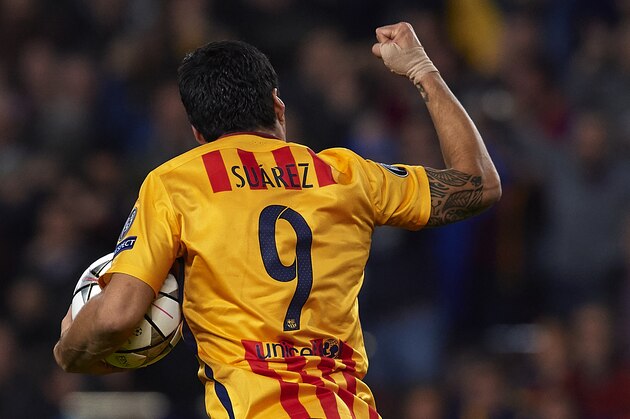 BARCELONA, SPAIN - APRIL 05:  Luis Suarez of Barcelona celebrates scoring his team's first goal during the UEFA Champions League Quarter Final first leg match between FC Barcelona and Atletico de Madrid at Camp Nou on April 5, 2016 in Barcelona, Spain.  (Photo by Manuel Queimadelos Alonso/Getty Images)