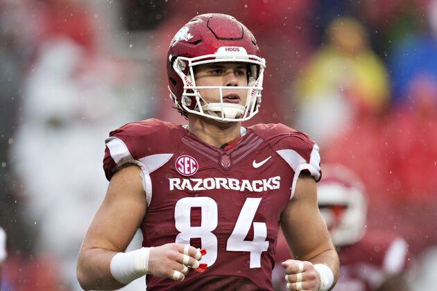 FAYETTEVILLE, AR - NOVEMBER 27:  Hunter Henry #84 of the Arkansas Razorbacks jogs off the field during a game against the Missouri Tigers at Razorback Stadium Stadium on November 27, 2015 in Fayetteville, Arkansas. The Razorbacks defeated the Tigers 28-3.   (Photo by Wesley Hitt/Getty Images)