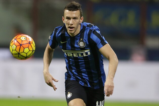 Inter Milan’s Ivan Perisic controls the ball during the Serie A soccer match between Inter Milan and Sampdoria at the San Siro stadium in Milan, Italy, Saturday, Feb. 20, 2016. (AP Photo/Antonio Calanni)