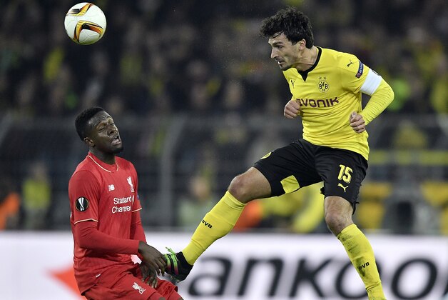Dortmund's Mats Hummels, right, and Liverpool's Divock Origi, left, challenge for the ball during the Europa League first leg quarterfinal soccer match between Borussia Dortmund and Liverpool FC in Dortmund, Germany, Thursday, April 7, 2016. (AP Photo/Martin Meissner)
