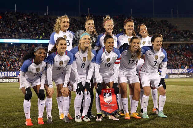 EAST HARTFORD, CT- APRIL 6:  USA poses for a photograph before an international friendly soccer match between Colombia and the United States of America at the Pratt & Whitney Stadium on April 6, 2016 in East Hartford, Connecticut. (Photo by Jim Rogash/Getty Images)