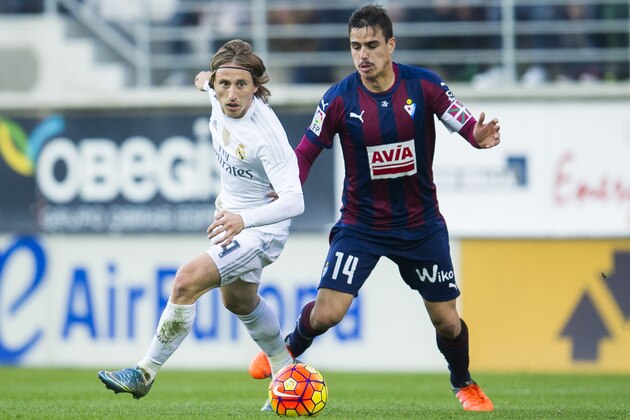EIBAR, SPAIN - NOVEMBER 29: Luka Modric of Real Madrid duels for the ball with Daniel Garcia of SD Eibar during the La Liga match between SD Eibar and Real Madrid at Ipurua Municipal Stadium on November 29, 2015 in Eibar, Spain. (Photo by Juan Manuel Serrano Arce/Getty Images) EIBAR, SPAIN - NOVEMBER 29: Luka Modric of Real Madrid duels for the ball with Daniel Garcia of SD Eibar during the La Liga match between SD Eibar and Real Madrid at Ipurua Municipal Stadium on November 29, 2015 in Eibar, Spain. (Photo by Juan Manuel Serrano Arce/Getty Images)