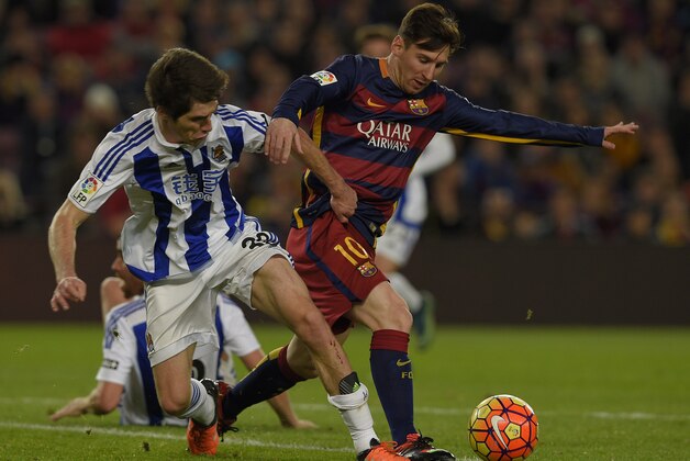 Barcelona's Argentinian forward Lionel Messi (R) vies with Real Sociedad's midfielder Gorka Elustondo during the Spanish league football match FC Barcelona vs Real Sociedad de Futbol at the Camp Nou stadium in Barcelona on November 28, 2015. AFP PHOTO/ LLUIS GENE / AFP / LLUIS GENE        (Photo credit should read LLUIS GENE/AFP/Getty Images)