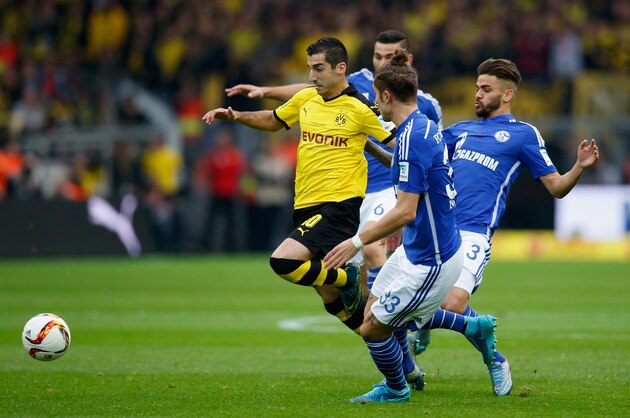 DORTMUND, GERMANY - NOVEMBER 08:  Players of Schalke challenge Henrikh Mkhitaryan (L) of Dortmund during the Bundesliga match between Borussia Dortmund and FC Schalke 04 at Signal Iduna Park on November 8, 2015 in Dortmund, Germany.  (Photo by Boris Streubel/Getty Images)