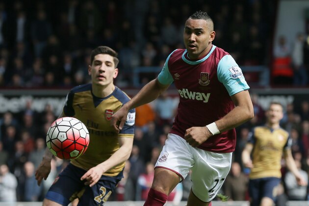 West Ham's Dimitri Payet, right, is chased by Arsenal's Hector BellerÃ­n during the English Premier League soccer match between West Ham United and Arsenal at Upton Park stadium in London, Saturday April 9, 2016. (AP Photo/Tim Ireland)