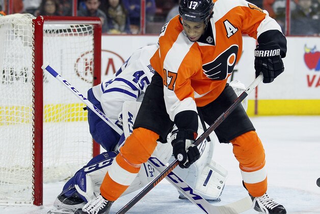 Philadelphia Flyers' Wayne Simmonds has the puck on his stick but fails to score against Toronto Maple Leafs' Jonathan Bernier  during the second period of an NHL hockey game Wednesday, April 7, 2016 in Philadelphia. The Maple Leafs won 4-3 in overtime. (AP Photo/Tom Mihalek)