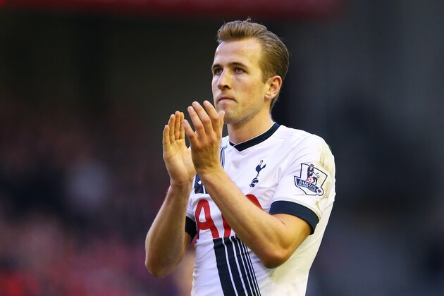 LIVERPOOL, ENGLAND - APRIL 02:  Harry Kane of Tottenham Hotspur applauds the away supporters after his team's 1-1 draw in the Barclays Premier League match between Liverpool and Tottenham Hotspur at Anfield on April 2, 2016 in Liverpool, England.  (Photo by Alex Livesey/Getty Images)