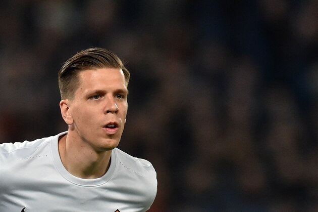 ROME, ITALY - MARCH 19:  Wojciech Szczesny of AS Roma in action during the Serie A match between AS Roma and FC Internazionale Milano at Stadio Olimpico on March 19, 2016 in Rome, Italy.  (Photo by Giuseppe Bellini/Getty Images)