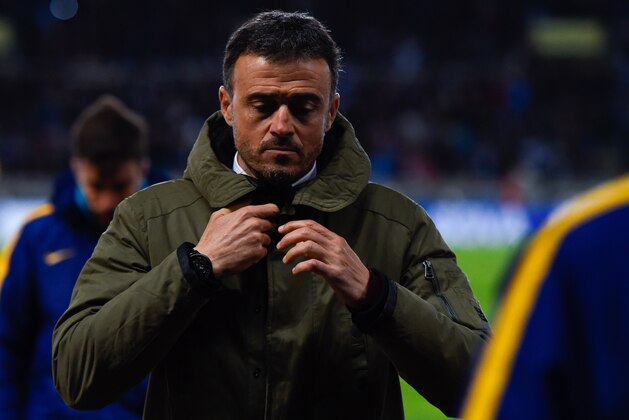 SAN SEBASTIAN, SPAIN - APRIL 09:  Head coach Luis Enrique of FC Barcelona leaves the pitch during the La Liga match between Real Sociedad de Futbol and FC Barcelona at Estadio Anoeta on April 9, 2016 in San Sebastian, Spain.  (Photo by David Ramos/Getty Images)