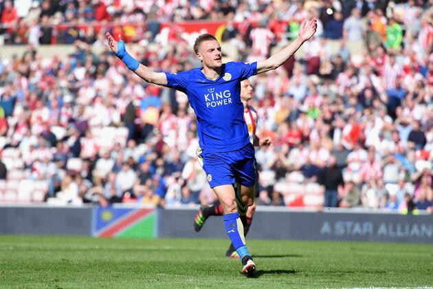 SUNDERLAND, UNITED KINGDOM - APRIL 10:  Jamie Vardy of Leicester City celebrates as he scores their second goal during the Barclays Premier League match between Sunderland and Leicester City at the Stadium of Light on April 10, 2016 in Sunderland, England.  (Photo by Michael Regan/Getty Images)