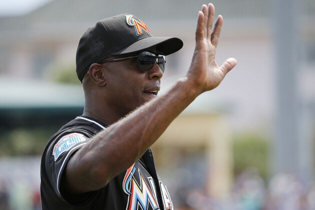 Miami Marlins hitting coach Barry Bonds waves to the crowd before an exhibition spring training baseball game against the Mets, Sunday, March 13, 2016, in Jupiter, Fla. (AP Photo/Brynn Anderson)