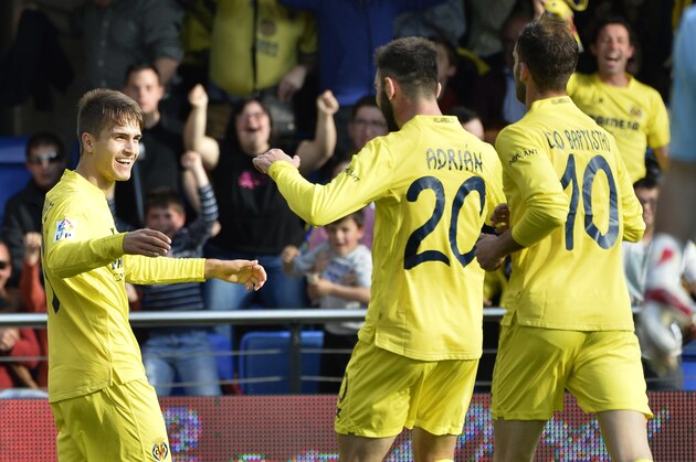 Villarreal's defender Denis Suarez (L) celebrates with teammates after scoring during the Spanish league football match Villarreal CF vs Getafe CF at El Madrigal stadium in Vila-real on April 10, 2016. / AFP / JOSE JORDAN        (Photo credit should read JOSE JORDAN/AFP/Getty Images)