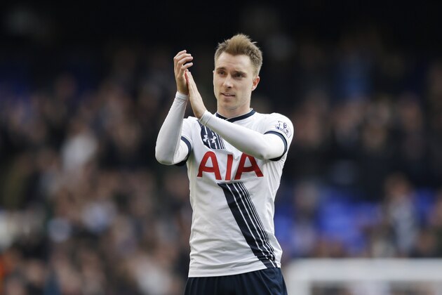 Tottenham Hotspur's Christian Eriksen applauds the fans after winning 3-0 in the English Premier League soccer match between Tottenham Hotspur and Manchester United at White Hart Lane stadium in London, Sunday, April 10, 2016. Eriks(AP Photo/Matt Dunham)