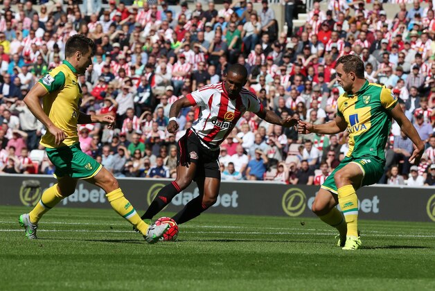 Sunderland's English forward Jermain Defoe (C) has a shot on goal by Norwich City's Scottish defender Steven Whittaker during the English Premier League football match between Sunderland and Norwich at the Stadium of Light in Sunderland, north east England on August 15, 2015. AFP PHOTO / LINDSEY PARNABY

RESTRICTED TO EDITORIAL USE. No use with unauthorized audio, video, data, fixture lists, club/league logos or 'live' services. Online in-match use limited to 75 images, no video emulation. No use in betting, games or single club/league/player publications.        (Photo credit should read LINDSEY PARNABY/AFP/Getty Images)