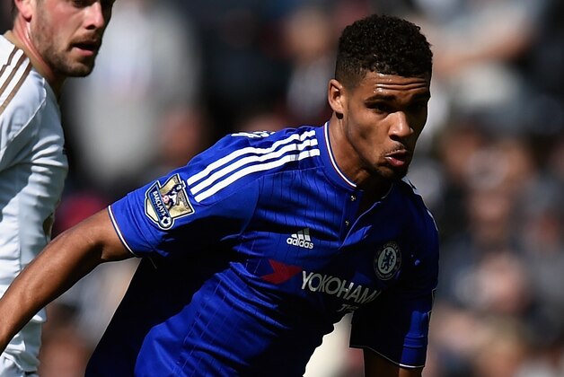SWANSEA, WALES - APRIL 09:  Ruben Loftus-Cheek of Chelsea in action during the Barclays Premier League match between Swansea City and Chelsea at Liberty Stadium on April 9, 2016 in Swansea, Wales.  (Photo by Stu Forster/Getty Images)