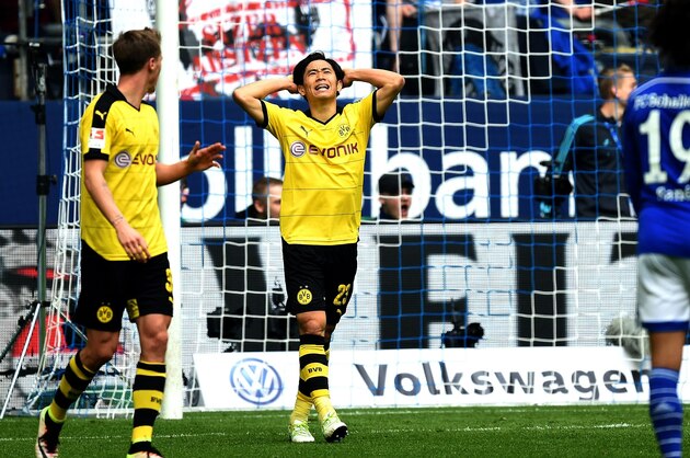 Dortmund's Japanese midfielder Shinji Kagawa reacts during the German Bundesliga first division football match between FC Schalke 04 and Borussia Dortmund, in the Veltins Arena in Gelsenkirchen, western Germany , on April 10, 2016.  / AFP / PATRIK STOLLARZ / RESTRICTIONS: DURING MATCH TIME: DFL RULES TO LIMIT THE ONLINE USAGE TO 15 PICTURES PER MATCH AND FORBID IMAGE SEQUENCES TO SIMULATE VIDEO. == RESTRICTED TO EDITORIAL USE == FOR FURTHER QUERIES PLEASE CONTACT DFL DIRECTLY AT + 49 69 650050
        (Photo credit should read PATRIK STOLLARZ/AFP/Getty Images)