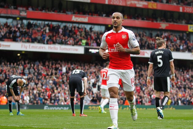 Arsenal's English midfielder Theo Walcott (C) celebrates after scoring during the English Premier League football match between Arsenal and Watford at the Emirates Stadium in London on April 2, 2016.  / AFP / Ian Kington / RESTRICTED TO EDITORIAL USE. No use with unauthorized audio, video, data, fixture lists, club/league logos or 'live' services. Online in-match use limited to 75 images, no video emulation. No use in betting, games or single club/league/player publications.  /         (Photo credit should read IAN KINGTON/AFP/Getty Images)