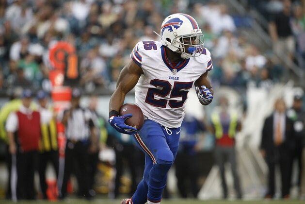 Buffalo Bills' LeSean McCoy rushes during the second half of an NFL football game against the Philadelphia Eagles, Sunday, Dec. 13, 2015, in Philadelphia. (AP Photo/Matt Rourke)