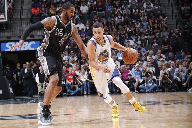 SAN ANTONIO, TX - APRIL 10:  Stephen Curry #30 of the Golden State Warriors brings the ball up court against LaMarcus Aldridge #12 of the San Antonio Spurs on April 10, 2016 at the AT&T Center in San Antonio, Texas. NOTE TO USER: User expressly acknowledges and agrees that, by downloading and or using this photograph, user is consenting to the terms and conditions of the Getty Images License Agreement. Mandatory Copyright Notice: Copyright 2016 NBAE (Photos by Chris Covatta/NBAE via Getty Images)
