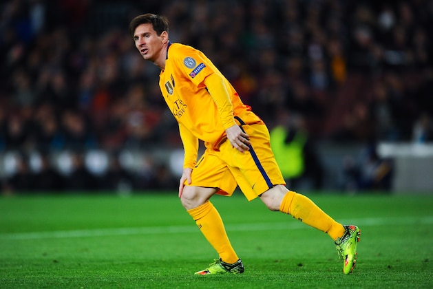 BARCELONA, SPAIN - APRIL 05:  Lionel Messi of FC Barcelona looks on during the UEFA Champions League quarter final first leg match between FC Barcelona and Club Atletico de Madrid at Camp Nou on April 5, 2016 in Barcelona, Spain.  (Photo by David Ramos/Getty Images)