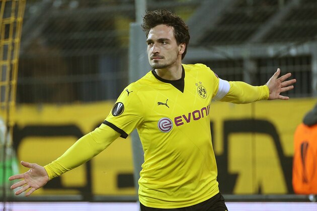 DORTMUND, GERMANY - APRIL 07: Mats Hummels of Dortmund celebrates his goal during the UEFA Europa League quarter final first leg match between Borussia Dortmund and Liverpool FC at Signal Iduna Park aka Westfalenstadion on April 7, 2016 in Dortmund, Germany. (Photo by Jean Catuffe/Getty Images) DORTMUND, GERMANY - APRIL 07: Mats Hummels of Dortmund celebrates his goal during the UEFA Europa League quarter final first leg match between Borussia Dortmund and Liverpool FC at Signal Iduna Park aka Westfalenstadion on April 7, 2016 in Dortmund, Germany. (Photo by Jean Catuffe/Getty Images)