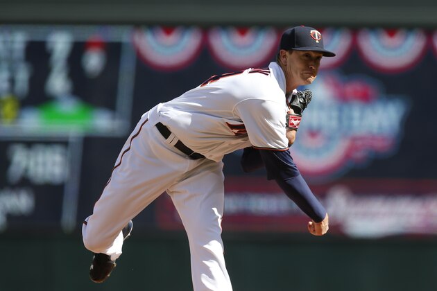 Minnesota Twins pitcher Kyle Gibson throws against the Chicago White Sox in the first inning of a baseball game Monday, April 11, 2016, in Minneapolis. (AP Photo/Jim Mone)