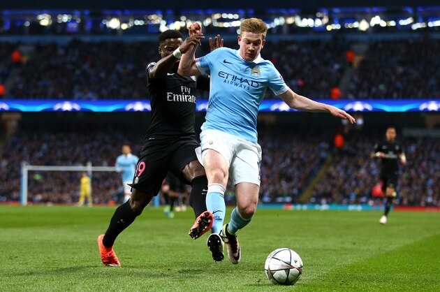 MANCHESTER, ENGLAND - APRIL 12:  Kevin de Bruyne of Manchester City battles with Serge Aurier of Paris Saint-Germain during the UEFA Champions League quarter final second leg match between Manchester City FC and Paris Saint-Germain at the Etihad Stadium on April 12, 2016 in Manchester, United Kingdom.  (Photo by Clive Brunskill/Getty Images)