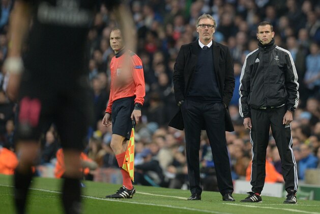Paris Saint-Germain's French head coach Laurent Blanc (C) looks on during the UEFA Champions league quarter-final second leg football match between Manchester City and Paris Saint-Germain at the Etihad stadium in Manchester on April 12, 2016. / AFP / OLI SCARFF        (Photo credit should read OLI SCARFF/AFP/Getty Images)