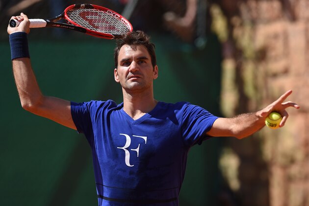 MONTE-CARLO, MONACO - APRIL 10:  Roger Federer of Switzerland in action in a practice session during day One of the ATP Monte Carlo Masters, at the Monte-Carlo Country Club on April 10, 2016 in Monte-Carlo, Monaco.  (Photo by Valerio Pennicino/Getty Images)